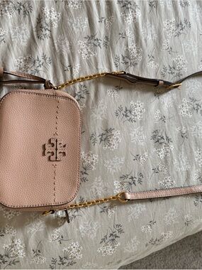Tory Burch Pebbled Leather Crossbody in Dusty Pink with Gold Chain